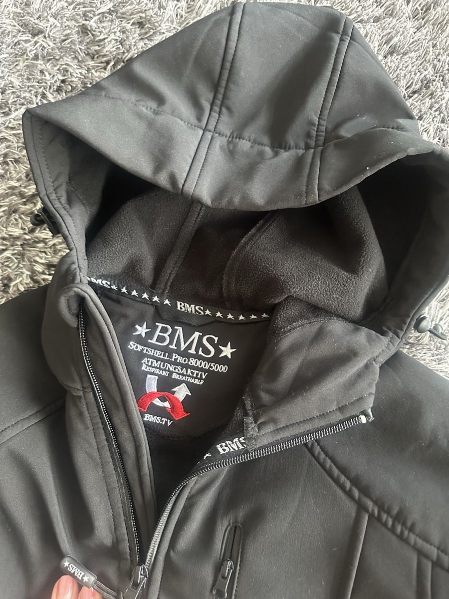 Jacken: BMS Softshell-Jacke Pro 8000/5000 Schwarz mit Kapuze – Neu (gemäss Beschreibung) aus Brugg AG von vivi0211