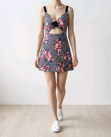 MANGO / MNG kurzes Kleid, schwarz-weiss geblümt Gr. S/M