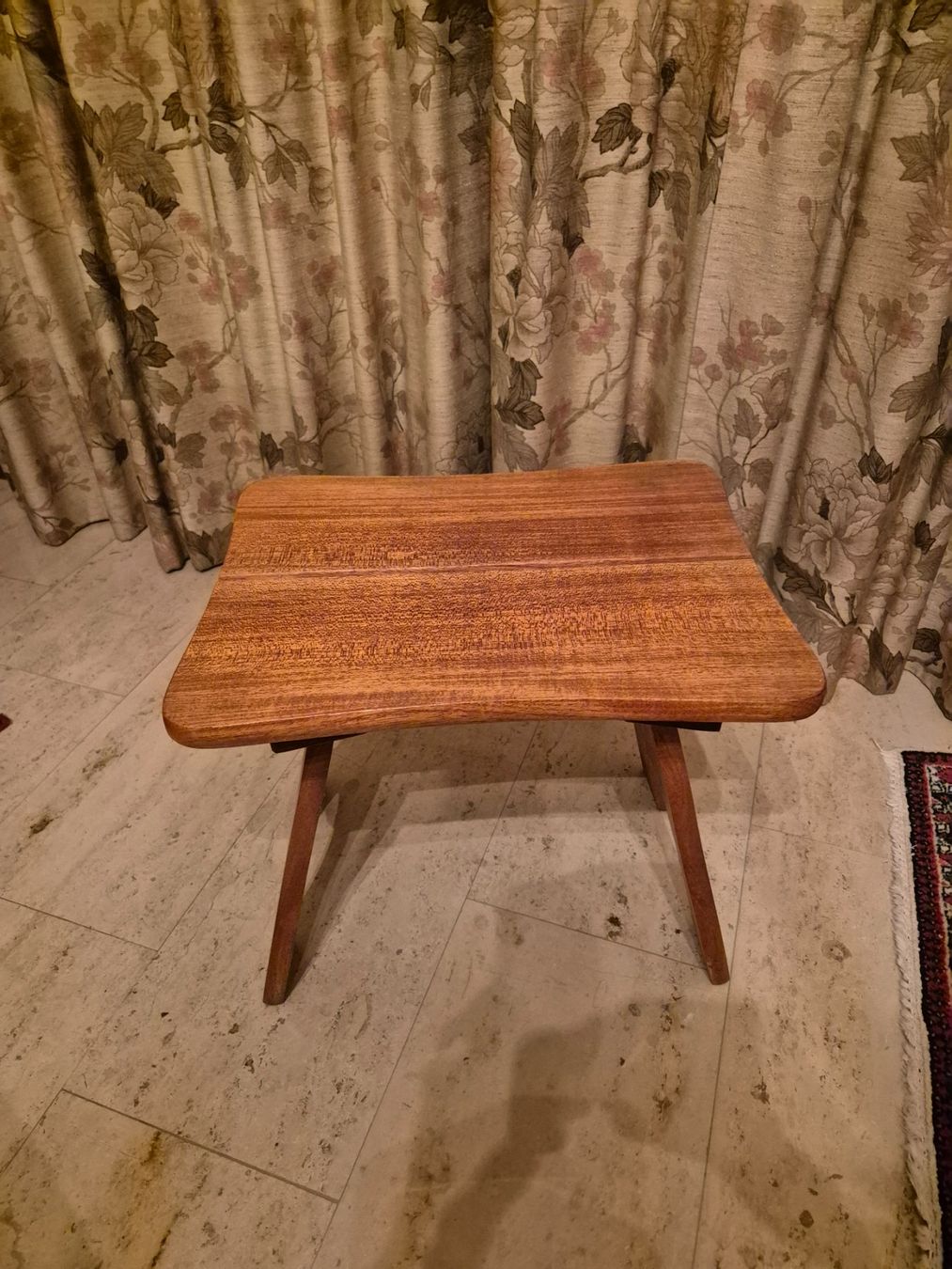 Tischset: Rustikaler Gartentisch mit 4 Stühlen und 2 Hocker aus Teak – Gebraucht aus Steinach von ACMO32O 3