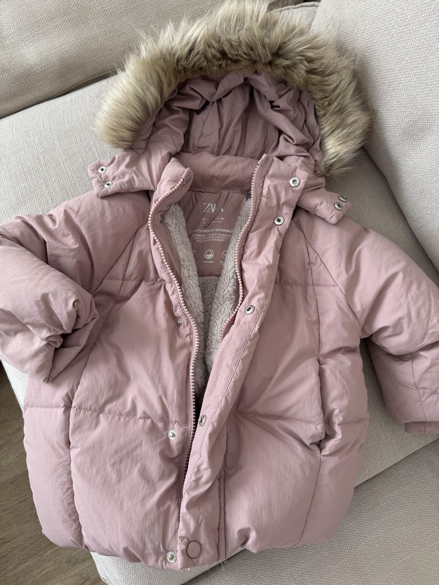 Zara Giacche & Cappotti: Zara Daunenjacke Gr. 104 – Usato da Gossau SG venduto da katymar