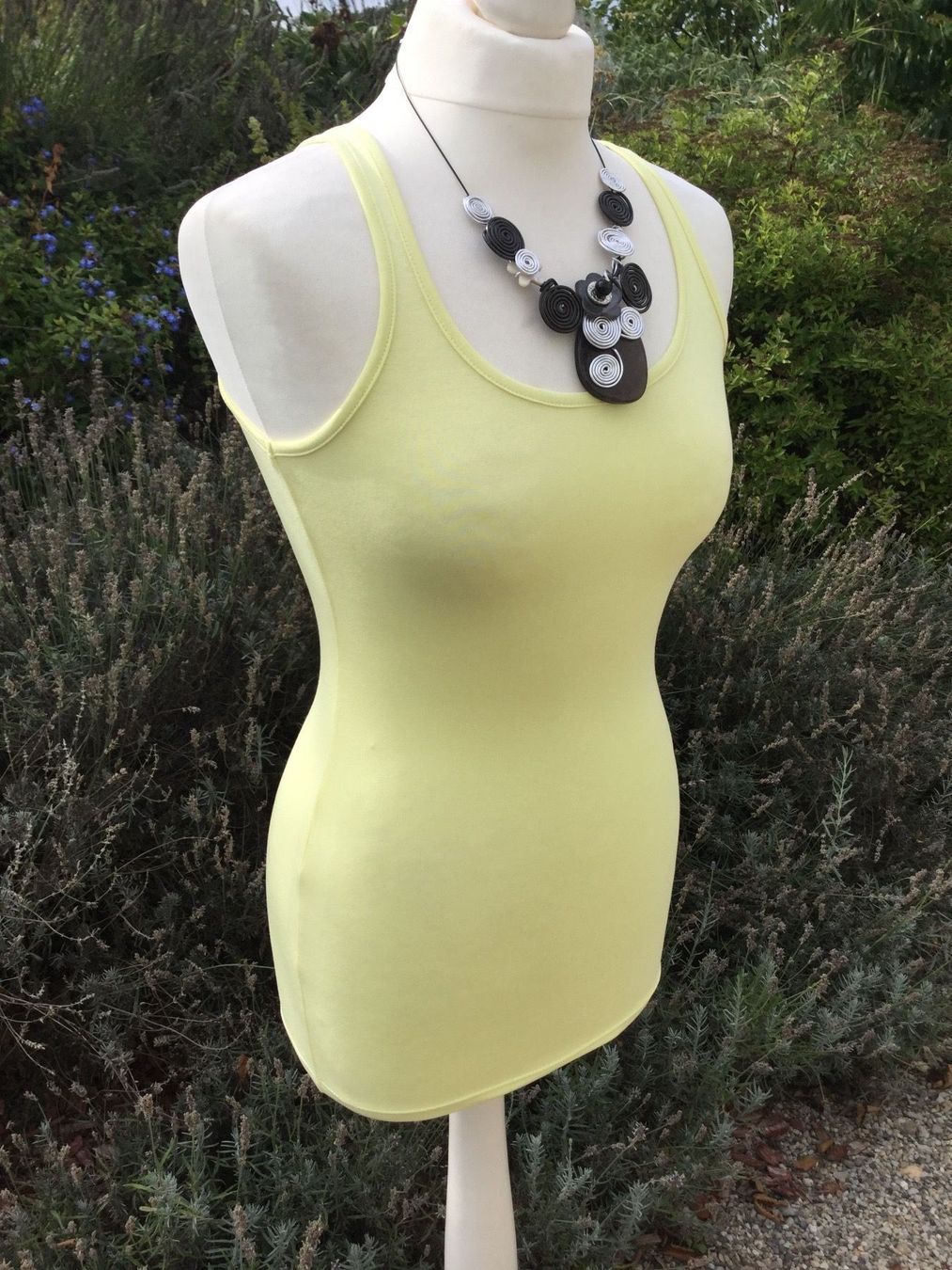 Yes Or No Top: Top jaune marque YESorNO new – Nuovo e nell'imballaggio originale da Agiez venduto da chouchanelle 2