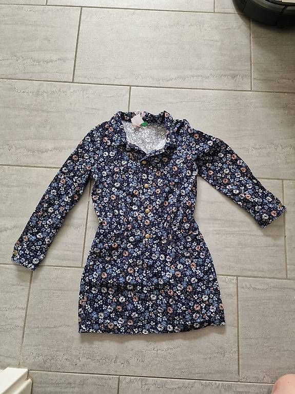 Vestiti & Gonne: Benetton Kleid Gr. 130 – Nuovo e nell'imballaggio originale da Würenlingen venduto da Nicole3671