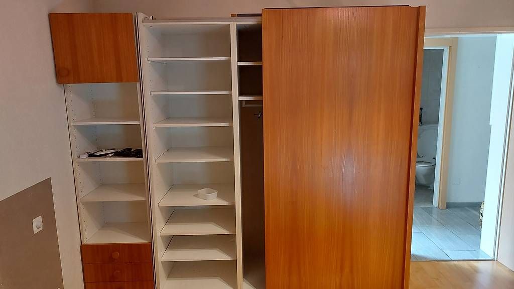 Schränke: Massiver Nussbaum Schrank – Gebraucht aus Baar von max_vj55 1