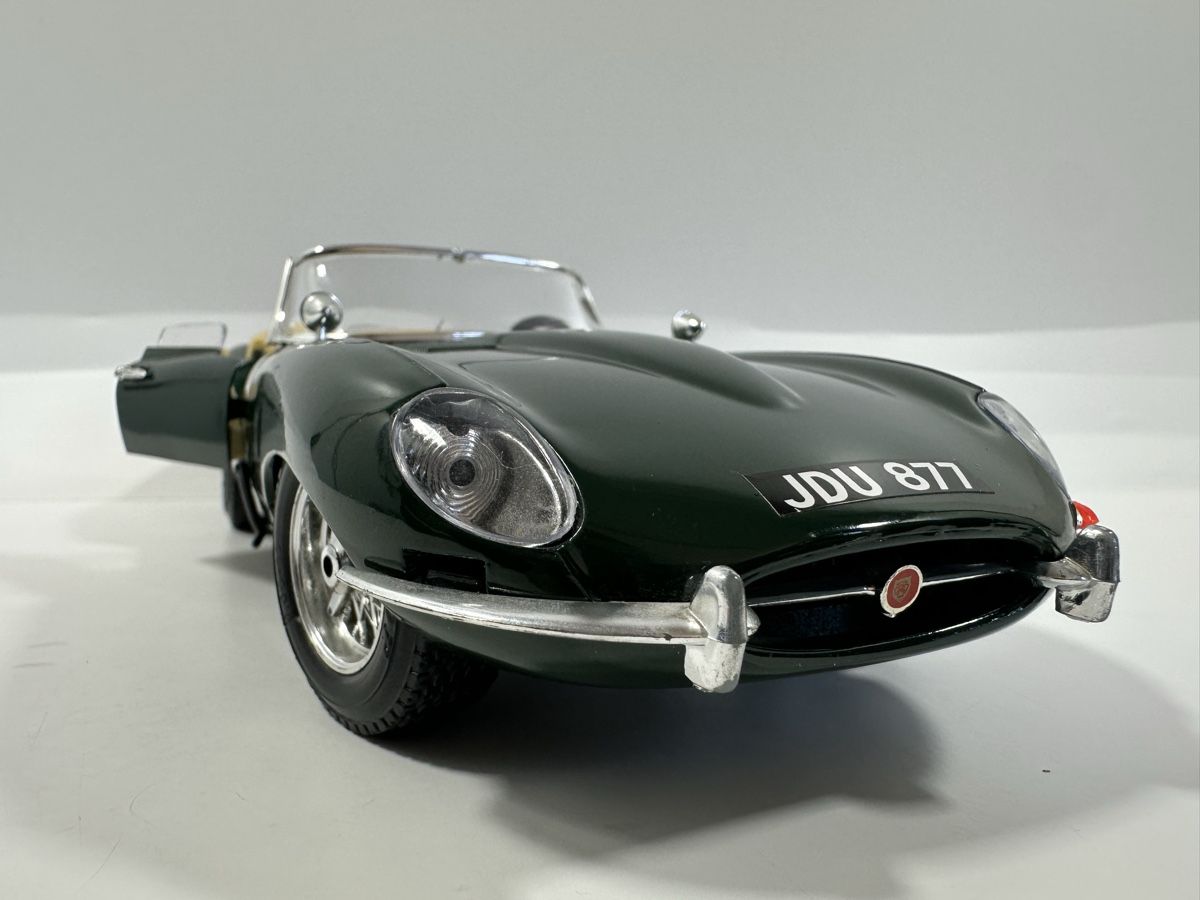 Bburago Modellini d'auto: 1961 Jaguar E Type Cabriolet 1:18, grün, BBURAGO  – Usato da Zofingen venduto da rf9_x2xt 9