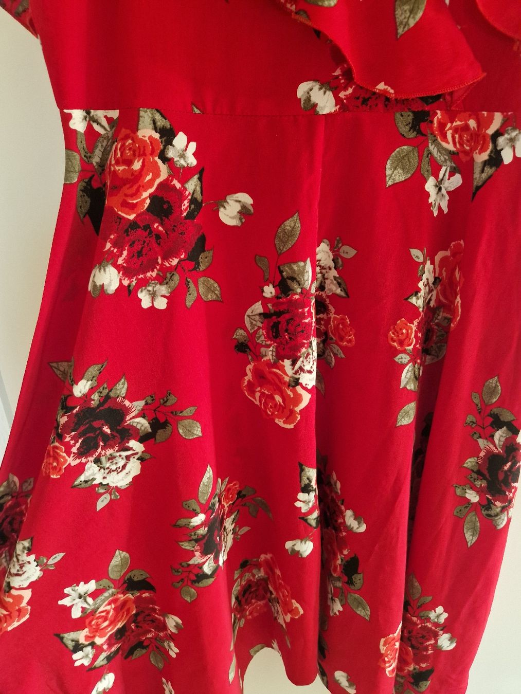Robes: Kleid rot geblümt Grösse M – Neuf (Voir description) à Ebikon par kov_9vqb 2