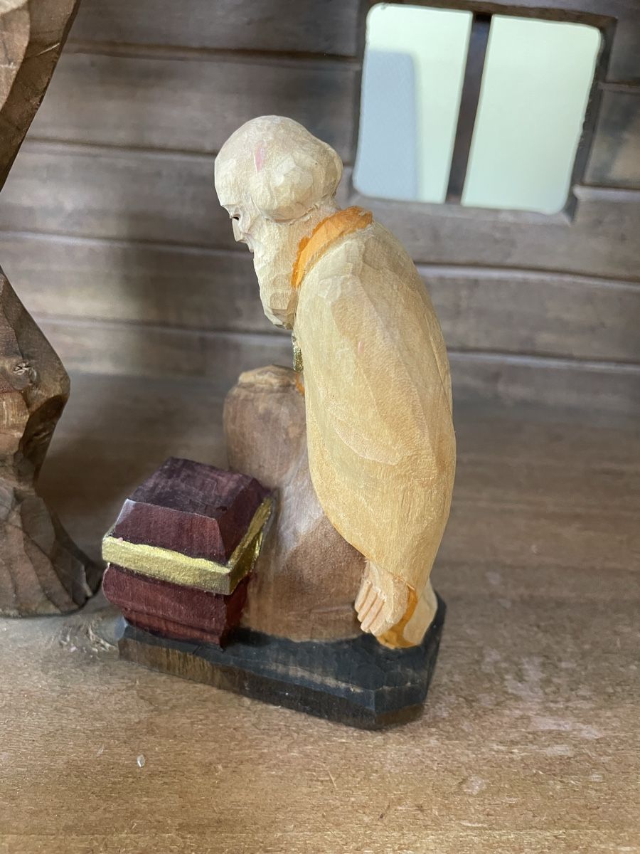 Statuette: König kniend E.Thomann Brienz – Usato da Flawil venduto da Naphtali 2