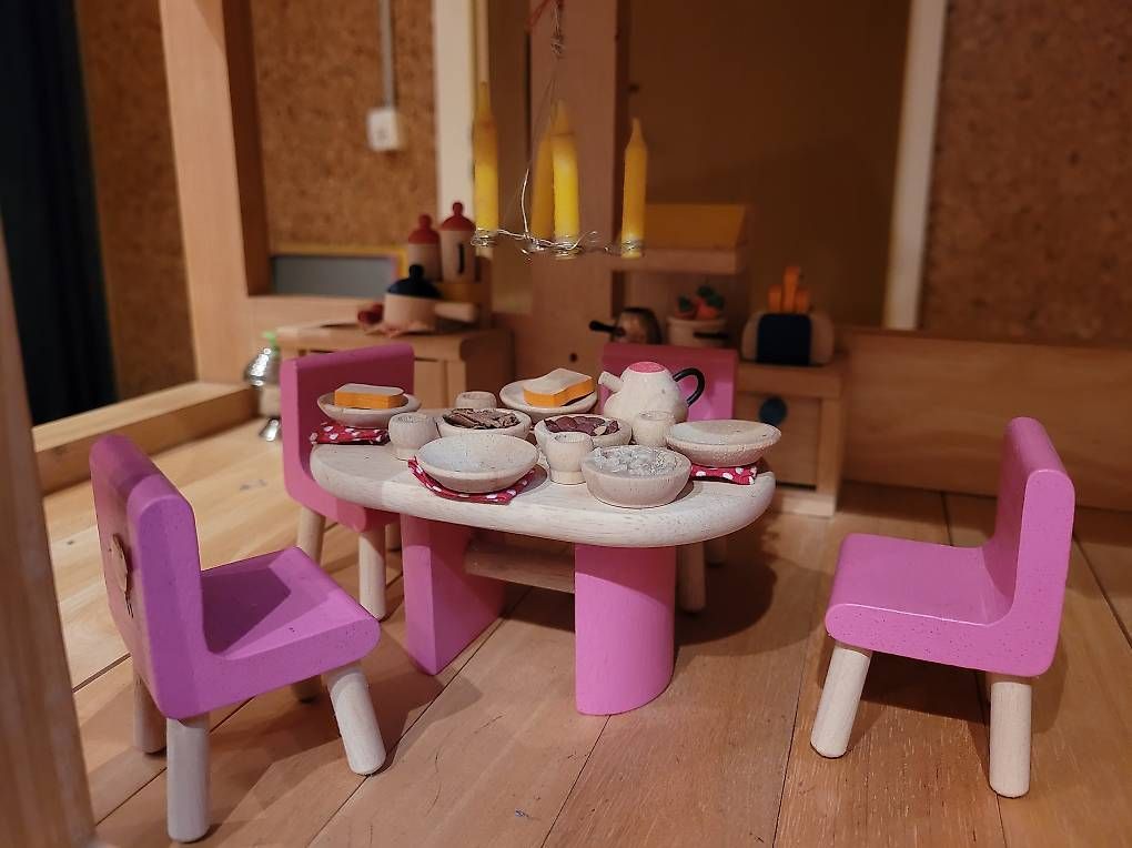 Maisons & Meubles de poupées: Grosses Puppenhaus möbliert  – D'occasion à Ennetbaden par gav_x67b 3