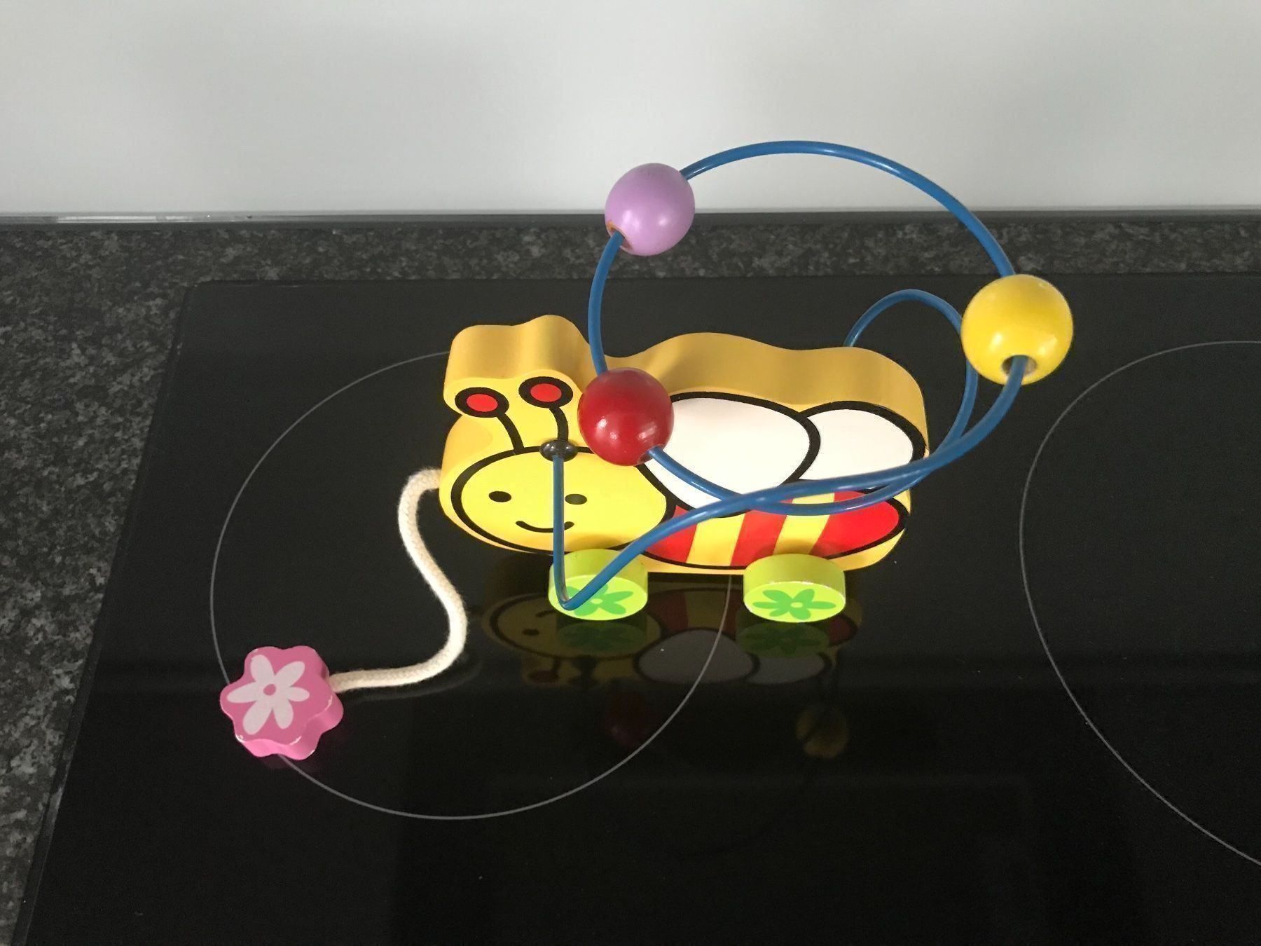 Spielzeuge: Holzbiene mit Rädern – Gebraucht aus Brugg AG von Honeybee6 1