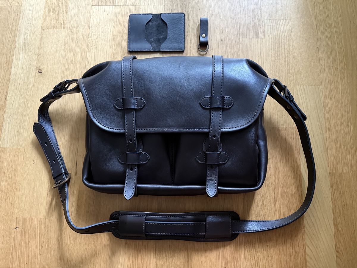 Borse: CRAVAR Full Leather messenger bag, espresso, red interior – Nuovo (secondo la descrizione) da La Tour-de-Peilz venduto da bma_s97h