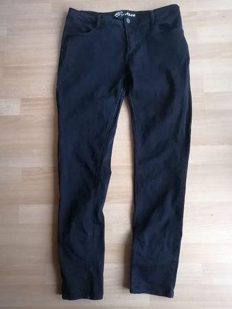 Schwarze Hose von Sixteen