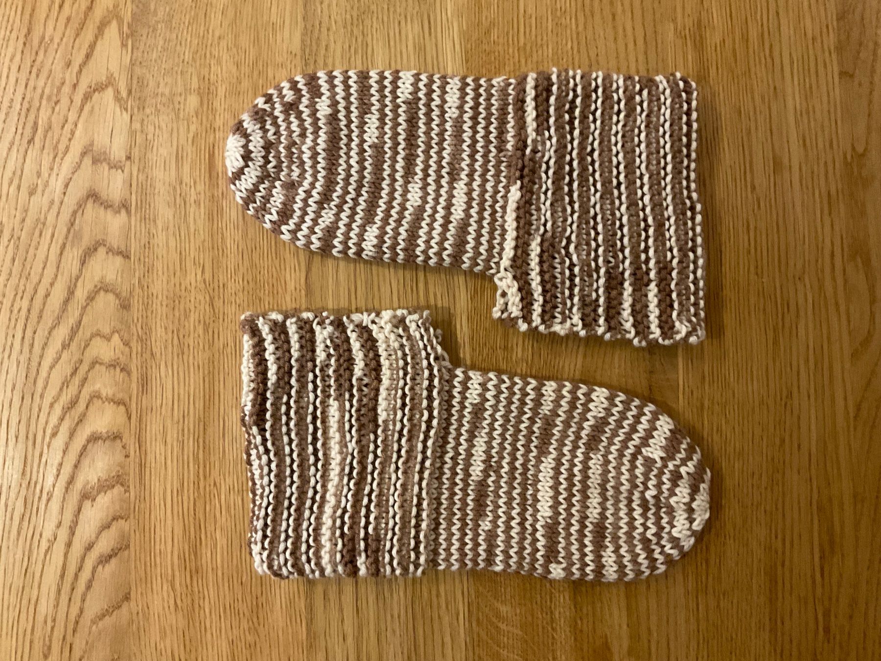 Calze: Handgestrickte Bettsocken Gr. 40/41 – Nuovo (secondo la descrizione) da Wetzikon ZH venduto da FeeF