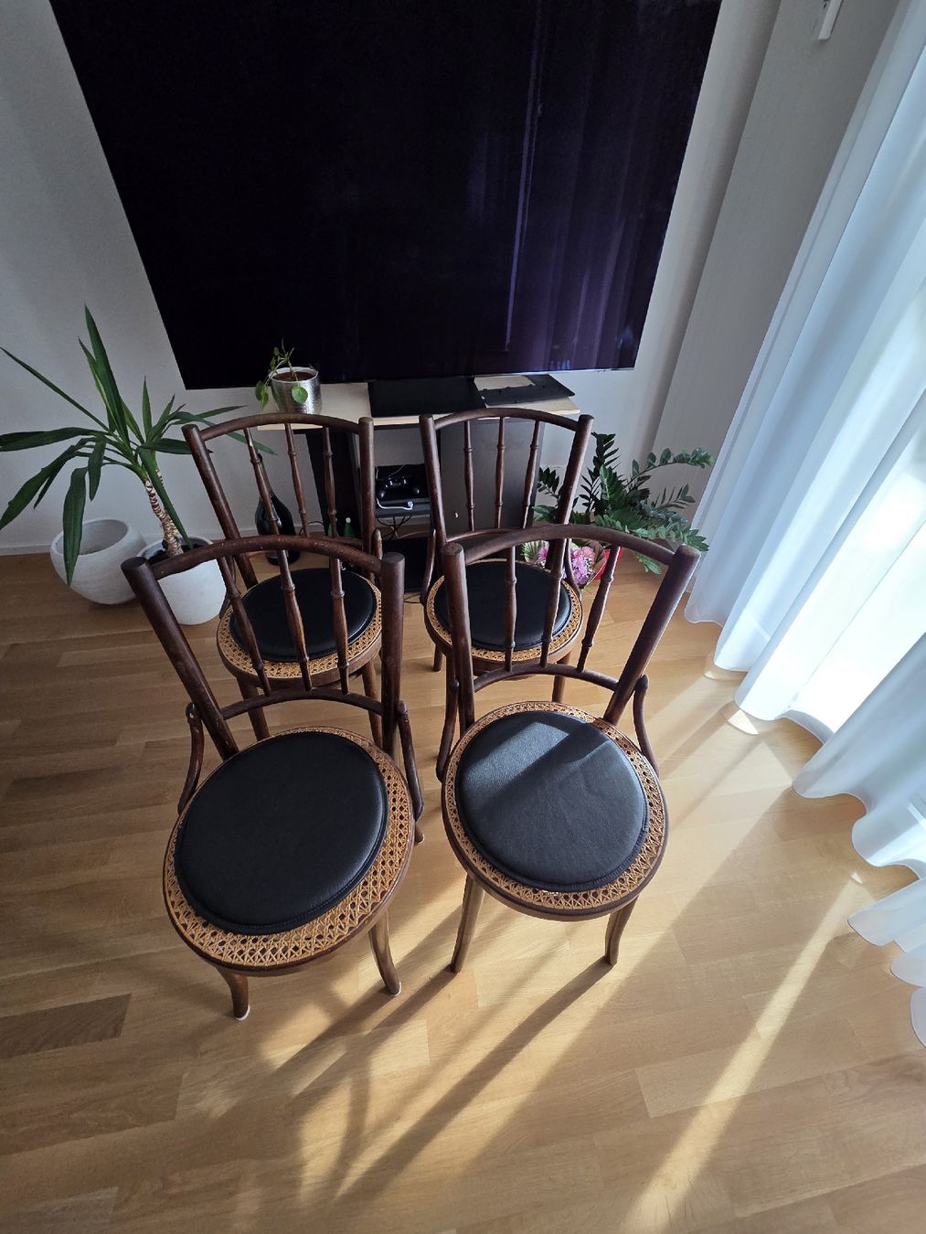Tavoli: Esstisch mit 4 Stühlen – Usato da Rüti ZH venduto da rue_y8fj 2