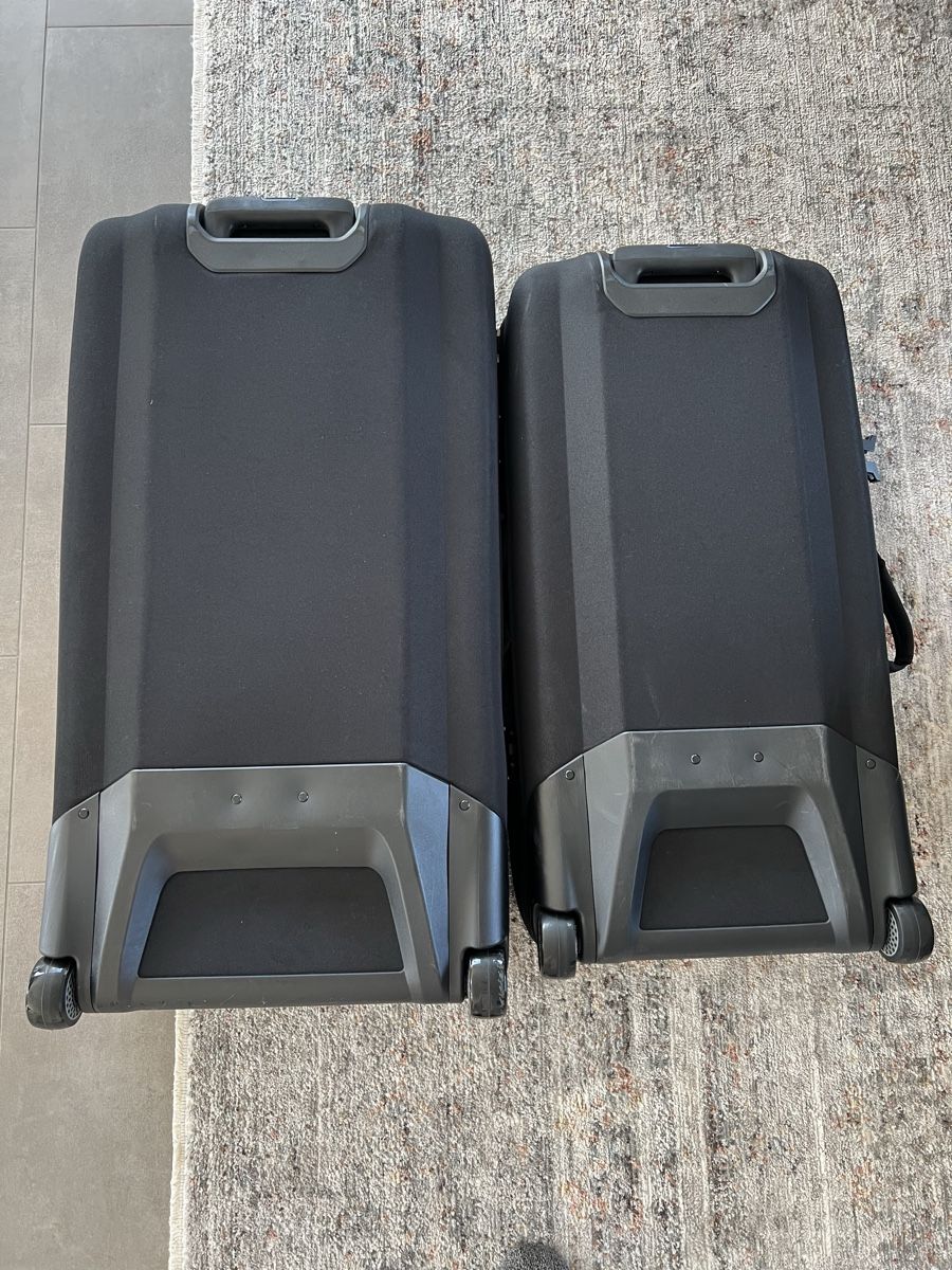Nike Valigie: Nike Travel Suitcases – Nuovo (secondo la descrizione) da Appenzell Meister. venduto da mariatanasescu 1