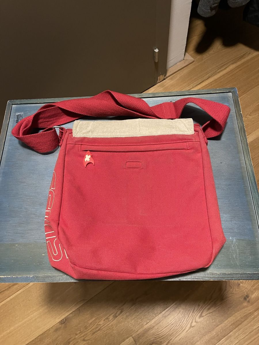 Taschen: Umhänge Tasche Beige und Rot – Gebraucht aus Turbenthal von mmtuescher 1