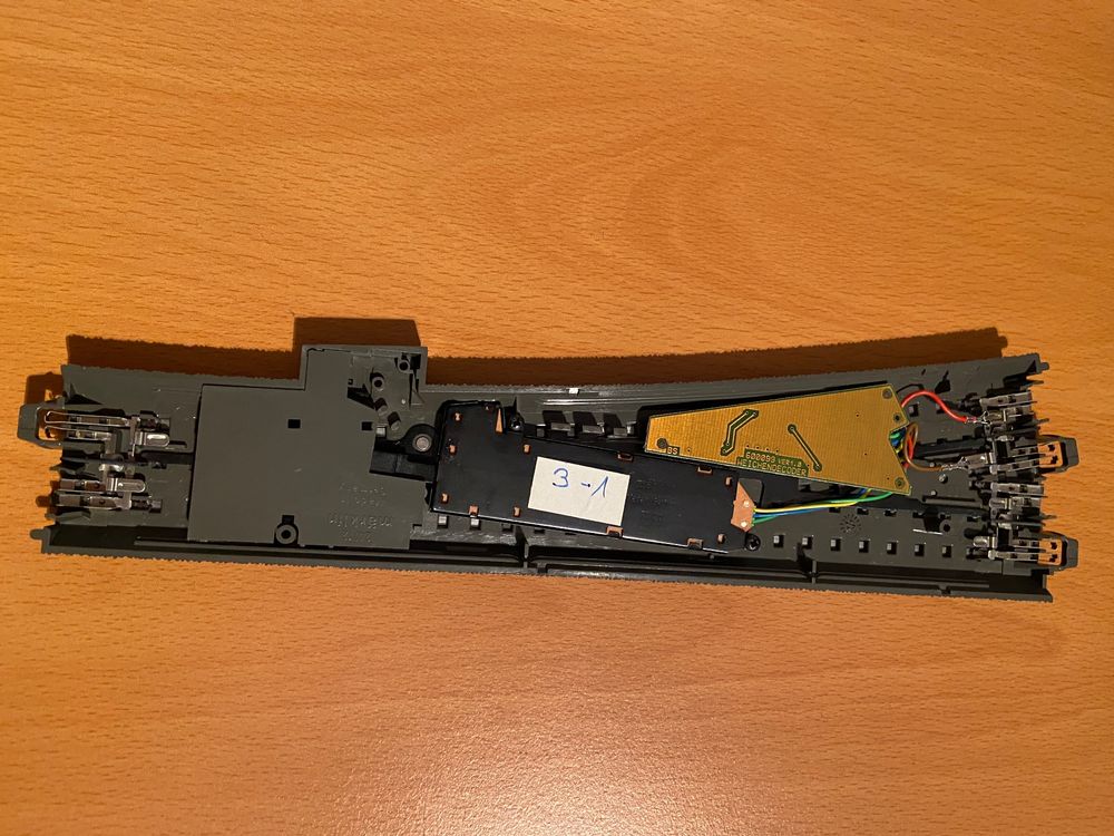 thumbnail image 2 of Märklin H0 24712 C-Track Slim Switch Right – New In Original Packaging 2 of 4