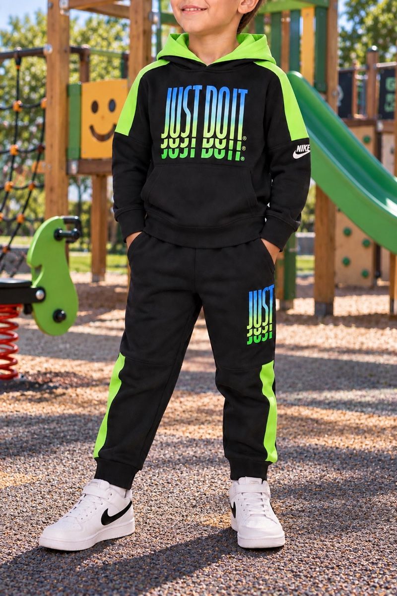 Nike Completi: ENSEMBLE NIKE ENFANT À CAPUCHE – Usato da Lausanne venduto da mar_6snp