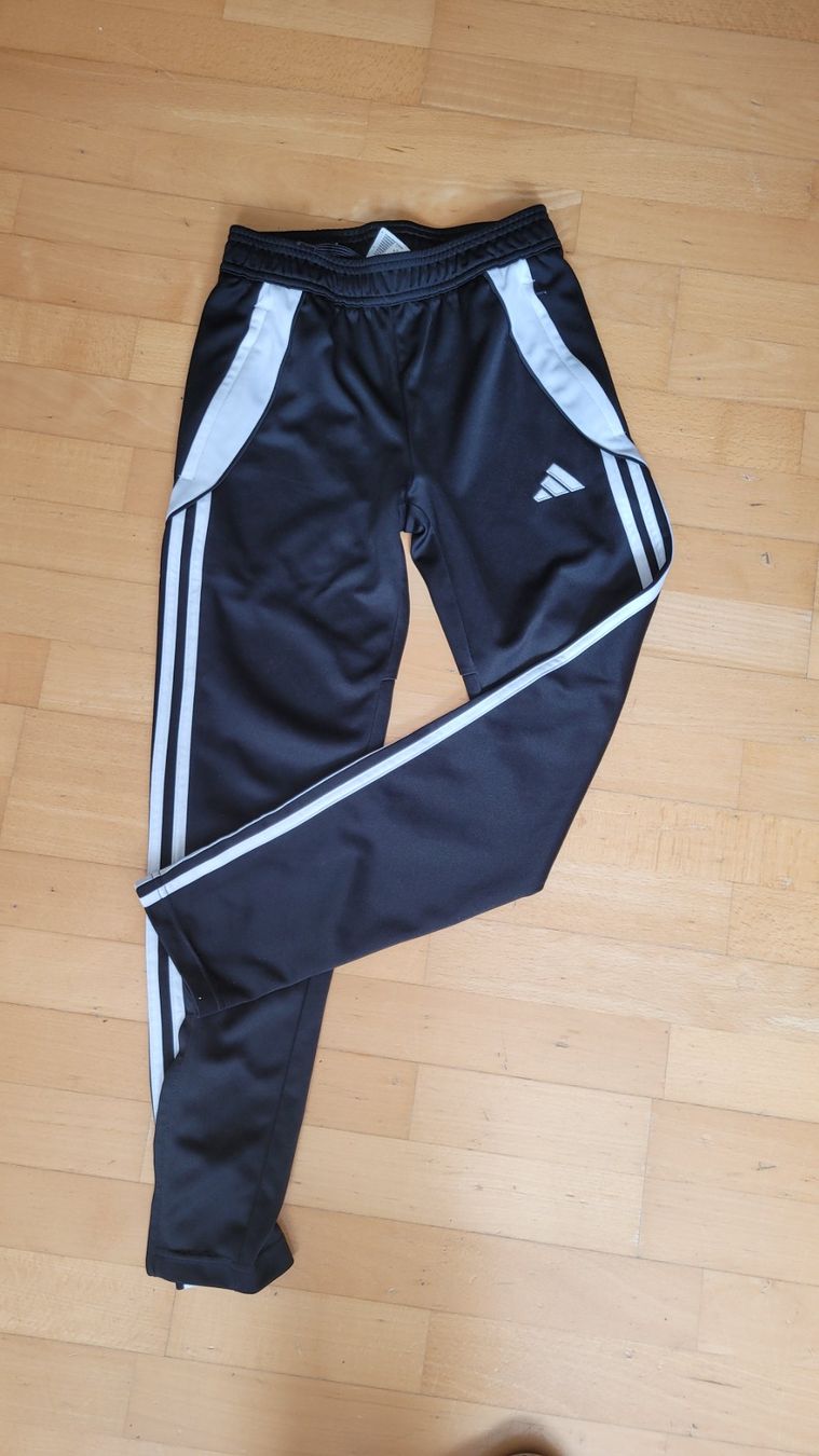 Kleiderpakete & -sets: Trainerhose – Gebraucht aus Oberbüren von ras_7lf2