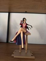 Figurine Boa Hancock One Piece sur tabouret etat neuf