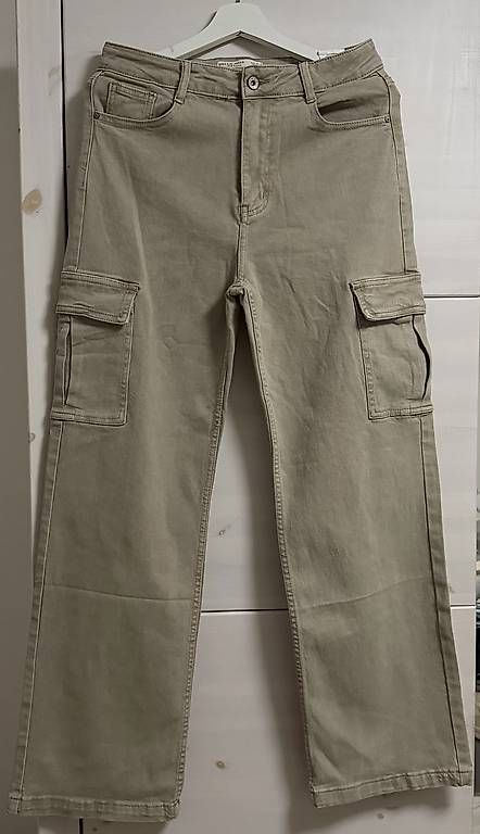 Jeans: Jean  – Neuf avec emballage d'origine à Yverdon-les-Bains par may_r5f7