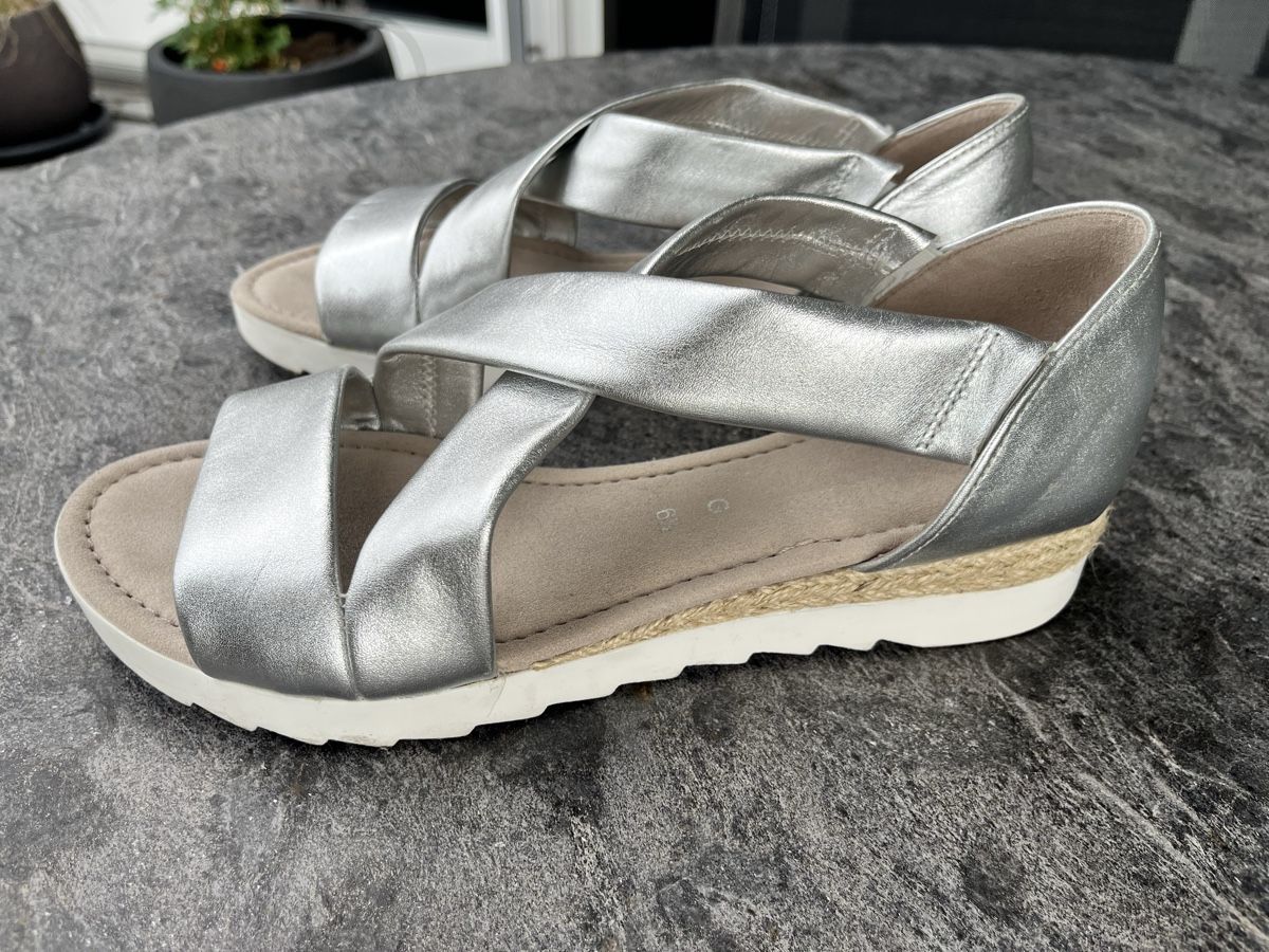 Gabor Scarpe da donna: Sandalen Gabor Silber Grösse 6.5 – Nuovo (secondo la descrizione) da Eglisau venduto da regulmei 1