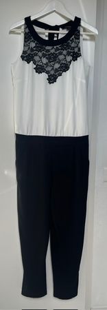 Toller, zeitloser Overall / Jumpsuit mit Spitze