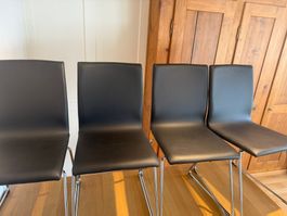 4 Esszimmerstühle schwarz Kunstleder mit Chromgestell
