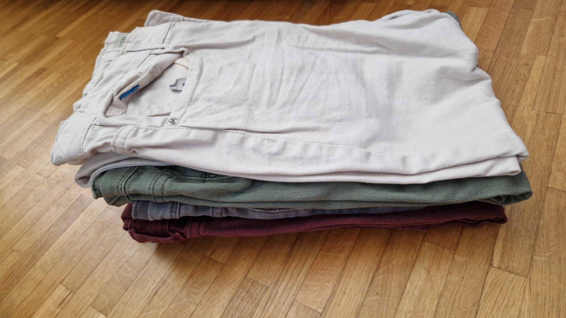 Lotti & Set di vestiti: Lot 4 pantalons garçons 152cm – Usato da St-Prex venduto da Allymcchou 1