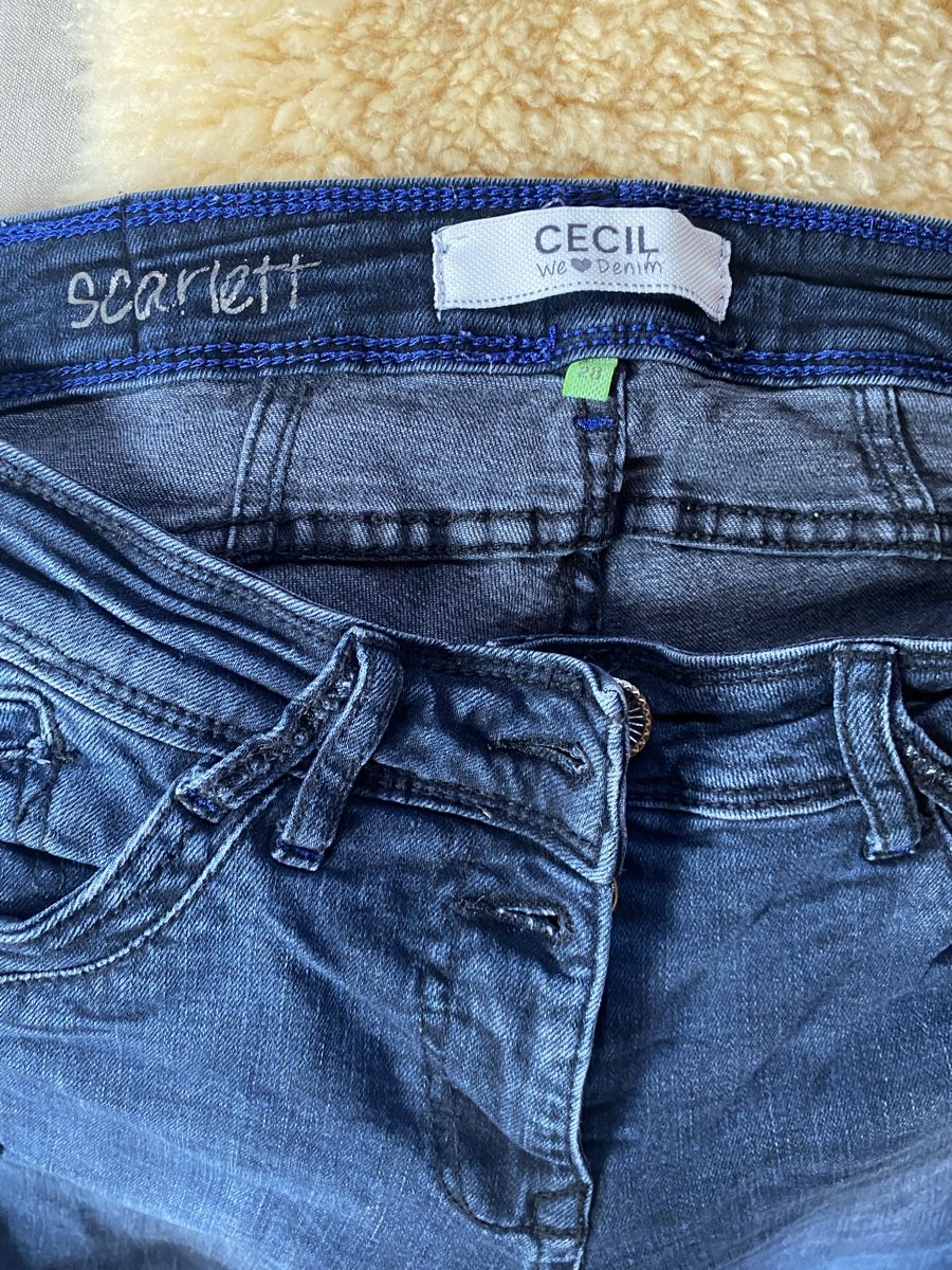 Jeans: Blue Jeans Scarlett Größe 28 – Usato da Scuol venduto da frosch85 1