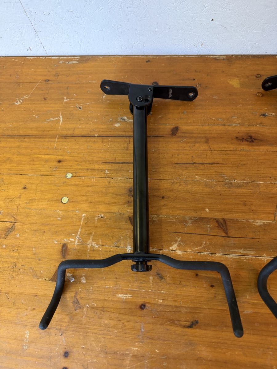 Supporti per biciclette: Fahrrad-Wandhalter – Usato da Gurmels venduto da SwissShop21 1