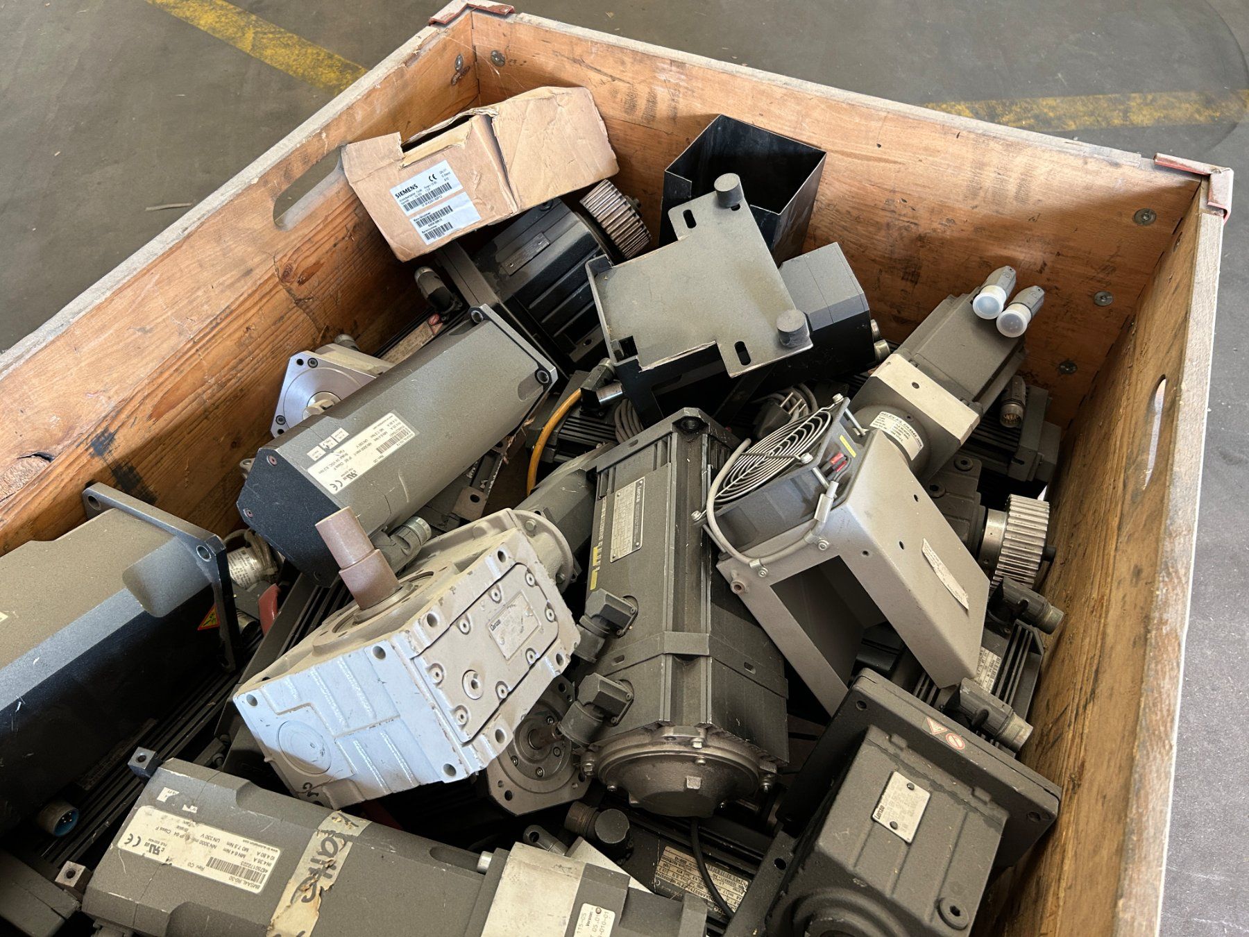 Moteurs: Grosser Posten Elektro- Getriebe Motore – D'occasion à Zofingen par Maschinenfabrik 4