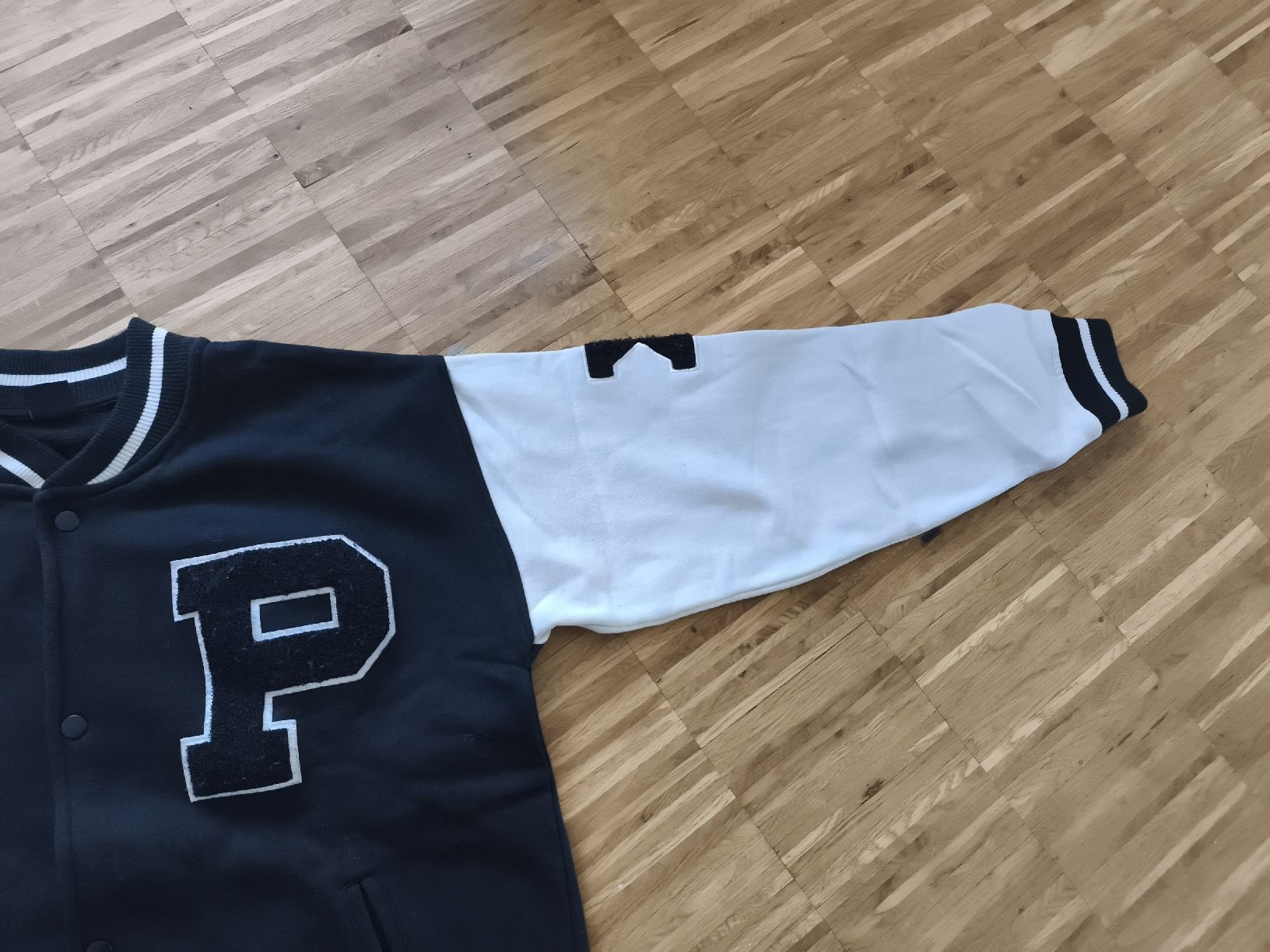 Jacken: College Jacke, Grösse L, Schwarz/Weiss – Gebraucht aus Oberurnen von Schneidi79 2