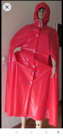 Roter Regencape, Gr. universal, guter Zustand.