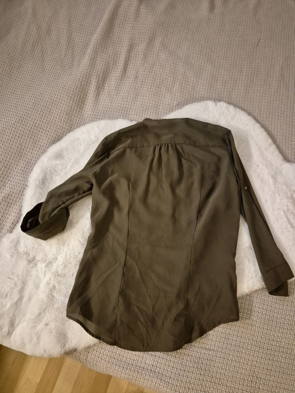 H&M Camicette: Khakifarbene Bluse von H&M, Grösse 36 – Usato da Romanshorn venduto da Enilec02 1