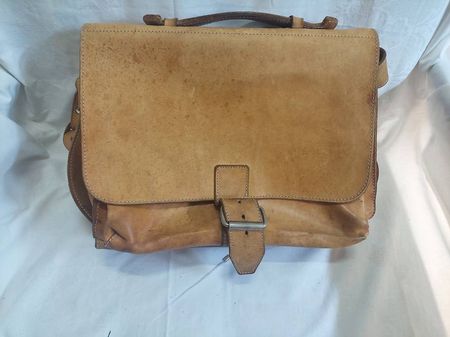 Leder Umhängetasche gebraucht und mit Charme