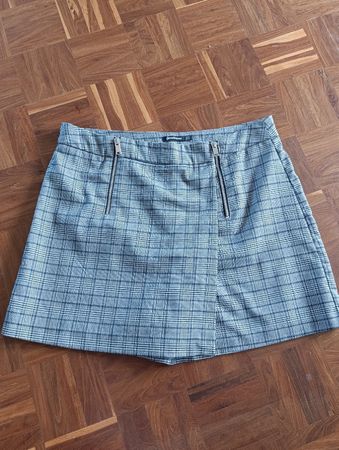 Skort Stradivarius Gr. 42