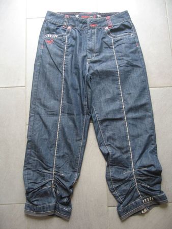 Double Jeu beau pantacourt en taille 40CH!