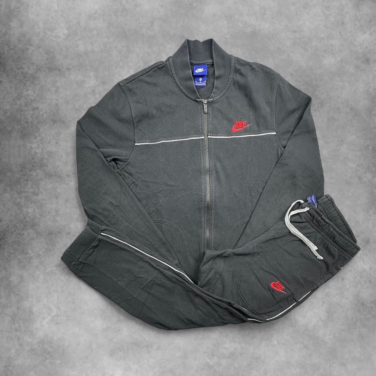 Completi, tute sportive e funzionali: Nike black tracksuit – Usato da Erlinsbach SO venduto da TogaResell