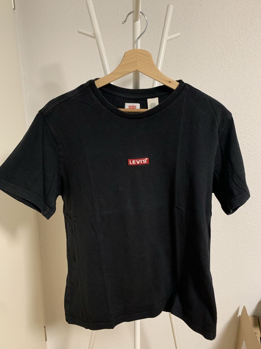 Levi's T-shirt: Schwarzes Levi's T-Shirt, Grösse S – Nuovo (secondo la descrizione) da Oensingen venduto da LorisMi