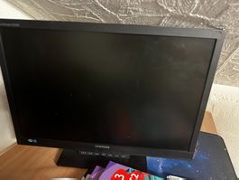 Dual-Monitor Home Office Set: AOC + Samsung SyncMaster
