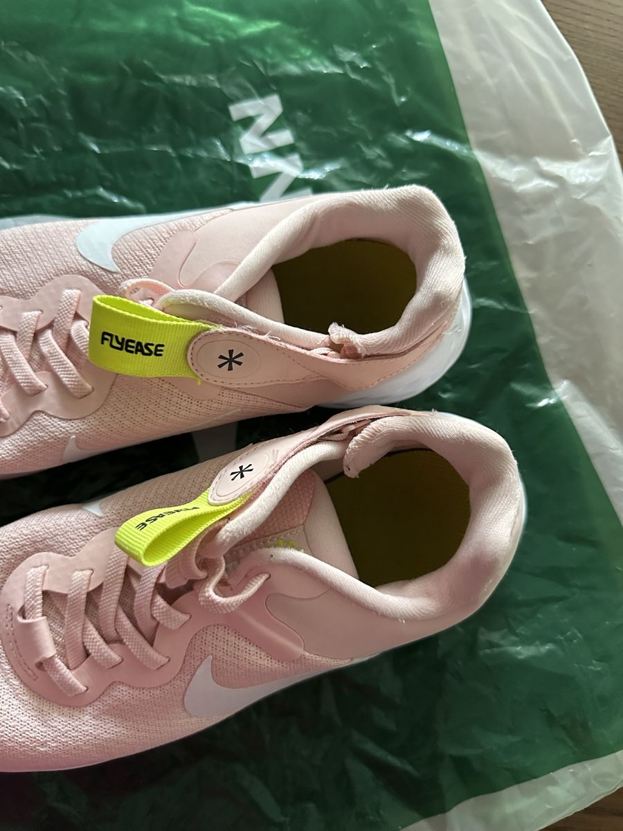 Chaussures filles: Nike Turnschuhe, Gr.38, hellrosa – D'occasion à Neuenhof par prada010 2