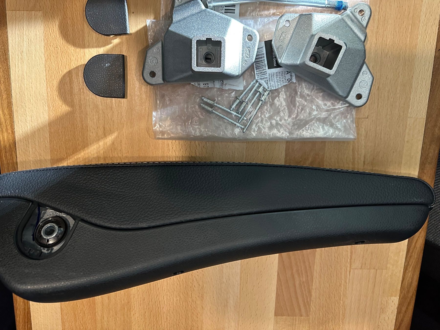 Mercedes-Benz Tutti i ricambio: Mercedes Sprinter 906 Armlehne Leder – Nuovo (secondo la descrizione) da Tuttwil venduto da mar_wg2t 2