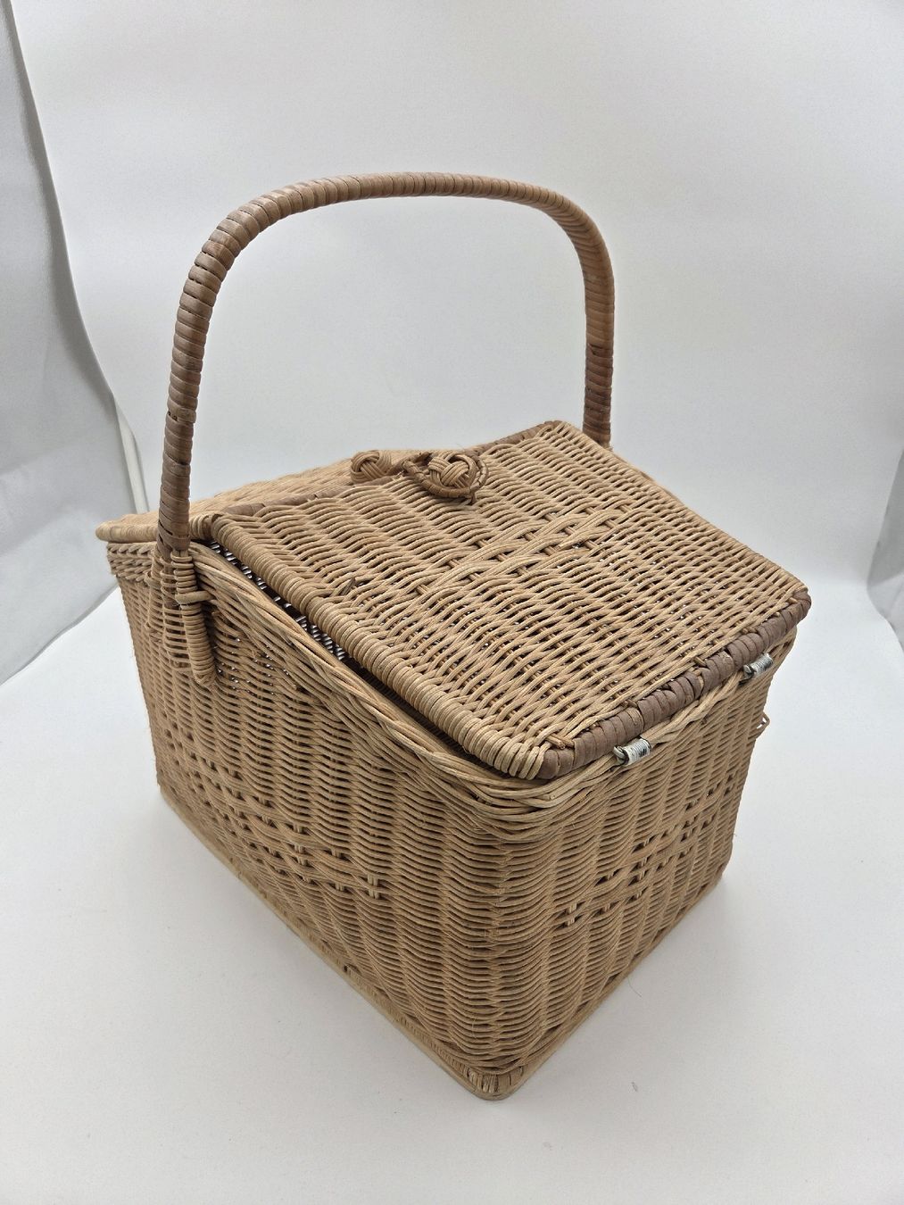 Sonstige Antiquitäten & Kunst: Picknickkorb aus Weidengeflecht mit zwei Klappdeckeln – Gebraucht aus Adligenwil von Die-Fundgrueb