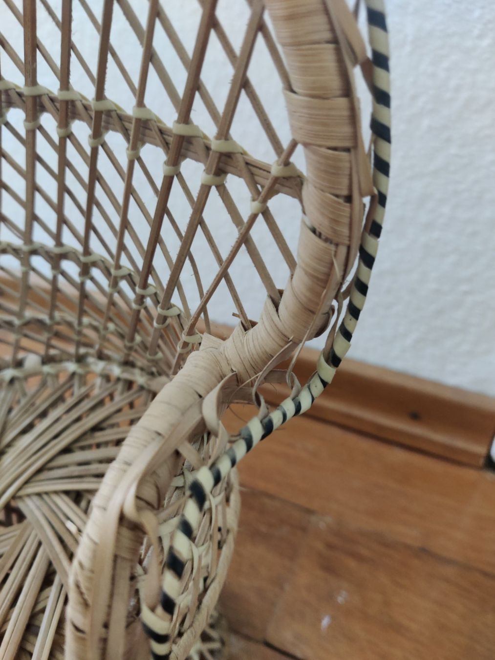 Tutte le decorazioni: Deko Pfauen- Rattensessel oder Thron /  Höhe 45cm – Usato da Muttenz venduto da IkaSul 2