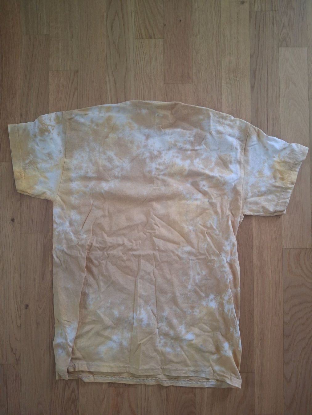 T-shirt: Batik T-Shirt – Usato da Luzern venduto da gab_726g 1