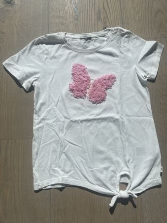 Süsses T-Shirt mit Schmetterling, Grösse 128/134, NEU