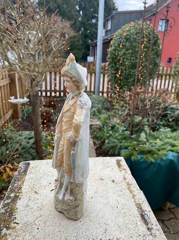 Statuette: Porzellanfigur junger Mann ca 1900 Napoleon jun.? – Usato da Wil SG venduto da nicetohave54 2
