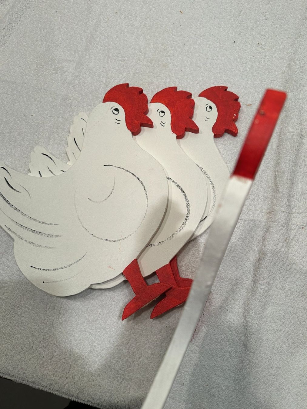 Figurines: Hühner aus Holz – D'occasion à Laupen ZH par Mcafi02 2