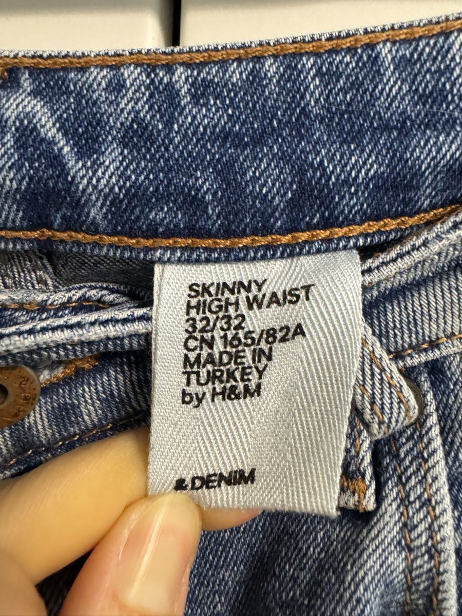 H&M Jeans: Ripped Blue Jeans H&M – Gebraucht aus Zürich von ljp_2hsx 2