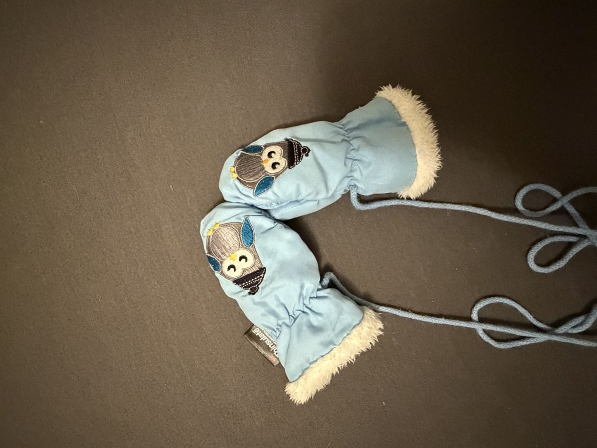 Guanti: Mouffles pour bébé  bleu avec lien état usagé – Usato da La Chaux-de-Fonds venduto da Sabinchenn
