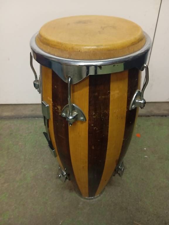Instruments de musique: Konga mit Riss im fell – D'occasion à Basel par Petergunn